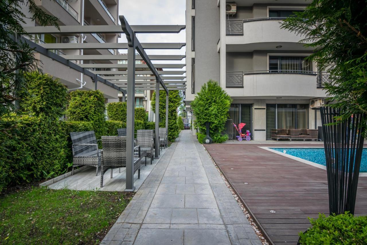 Cozy One-Bedroom Apartment In Night Breeze Burgas City Exterior foto